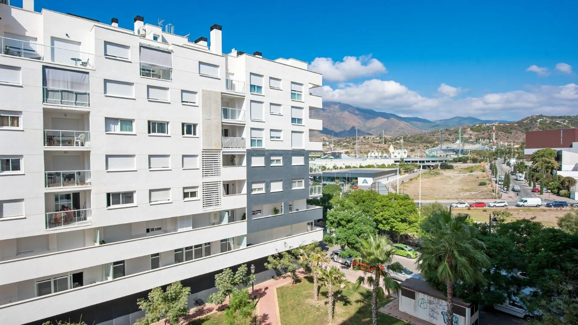 Luxury New Boho Apartment - 埃斯特波纳 0*,  西班牙
